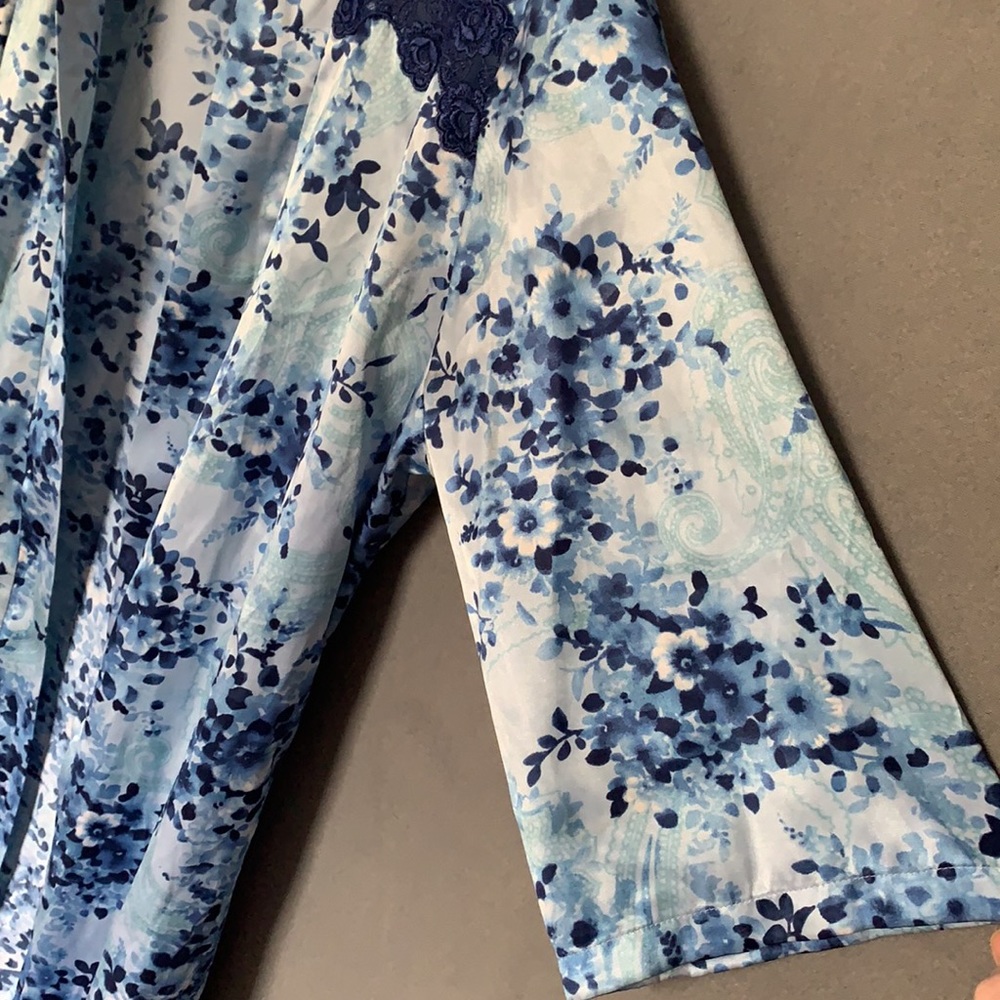 Blue patterned robe - Picture 6 of 9